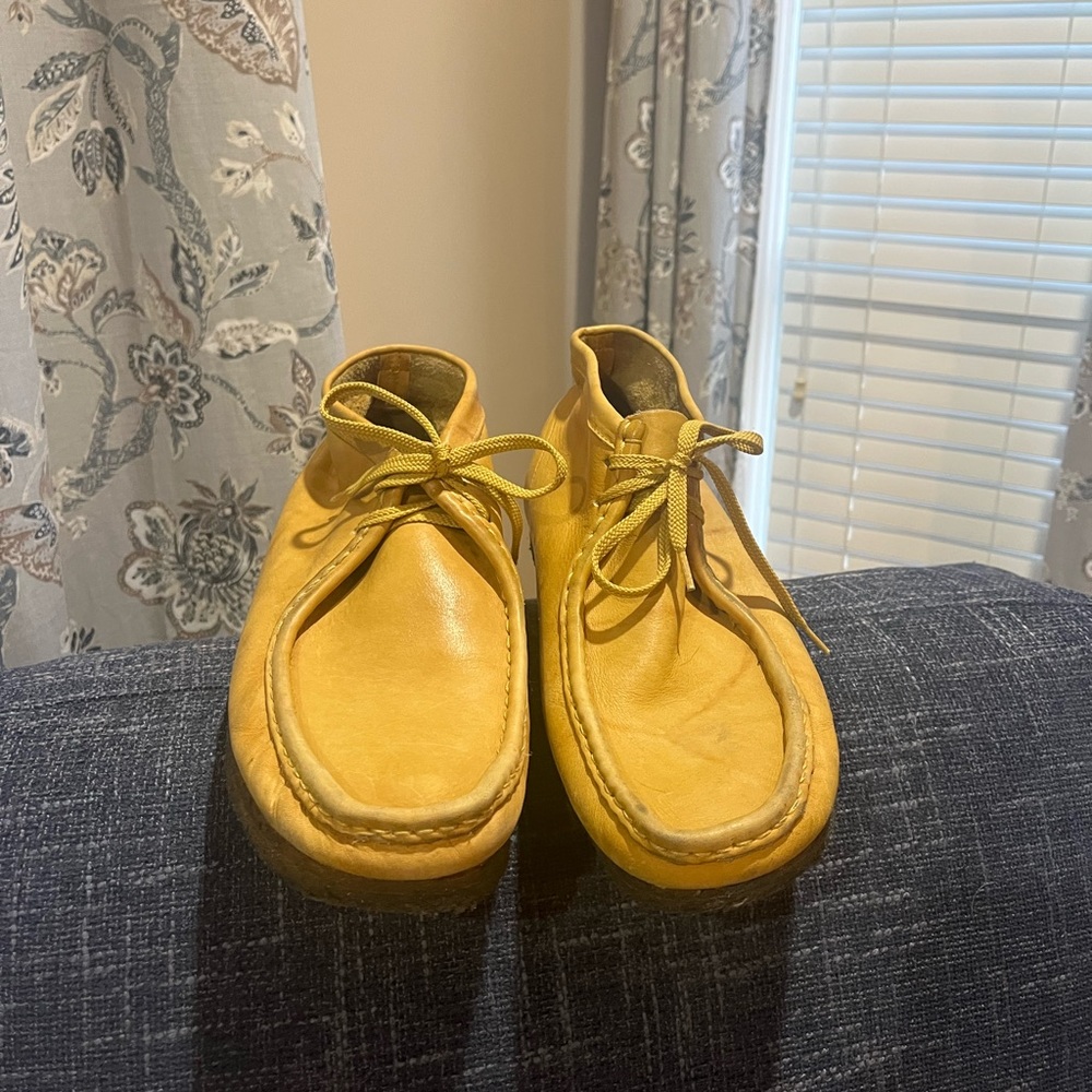 Clarks, men’s 12, gold/yellowish